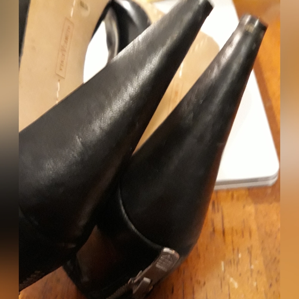 Vince Camuto Black Leather Back Zipper Women's Sz 6B Boots - Picture 5 of 11
